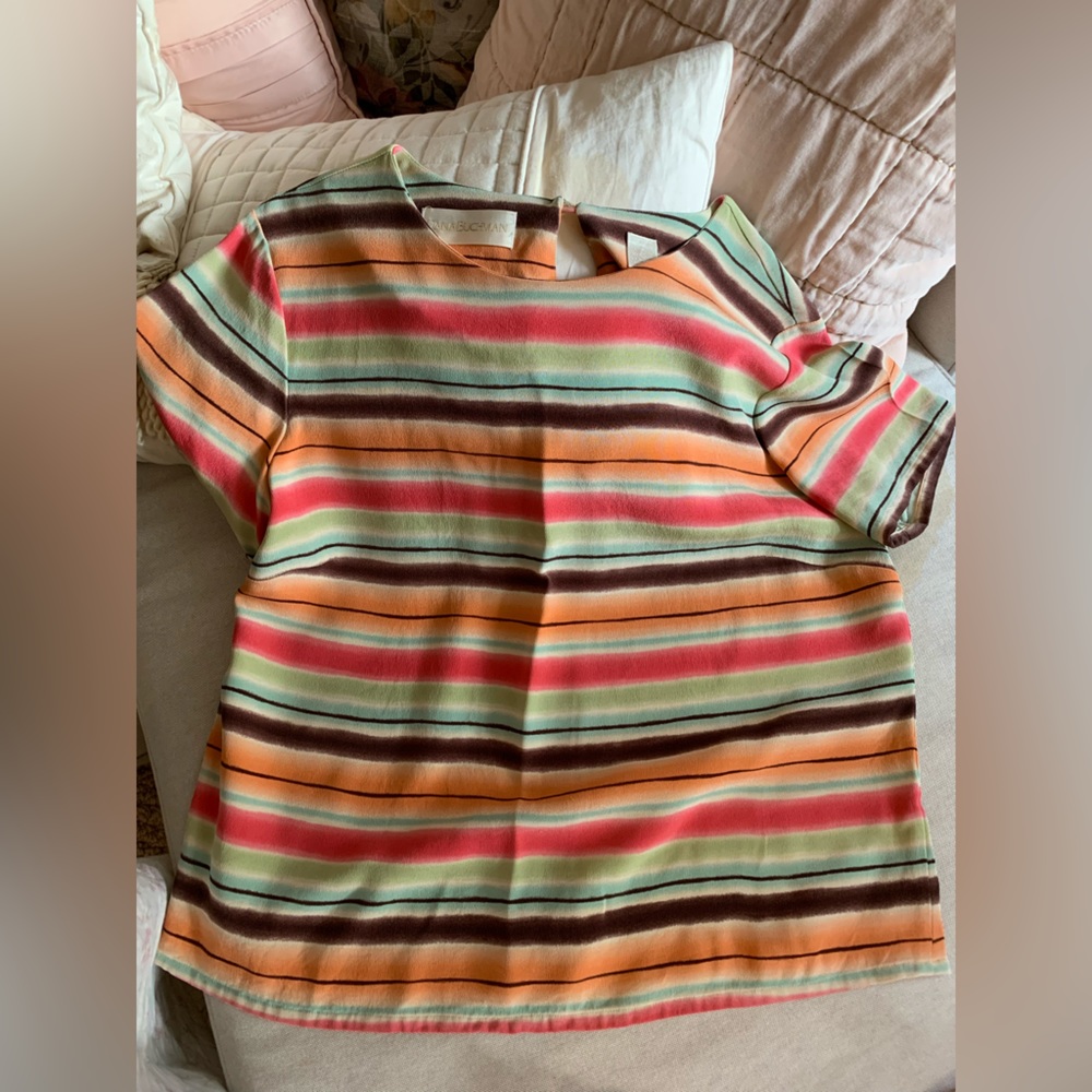 ⭐️ “DANA BUCHMAN” 100 % silk blouse size M.
